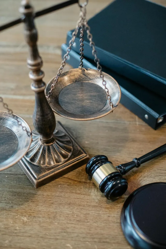 Erpressung § 144 StGB Österreich – Waage und Richterhammer